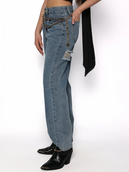 Blugi cu rupturi la spate, Sabina