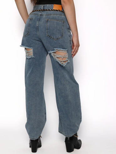 Blugi cu rupturi la spate, Sabina