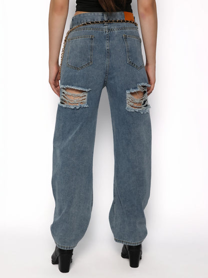 Blugi cu rupturi la spate, Sabina