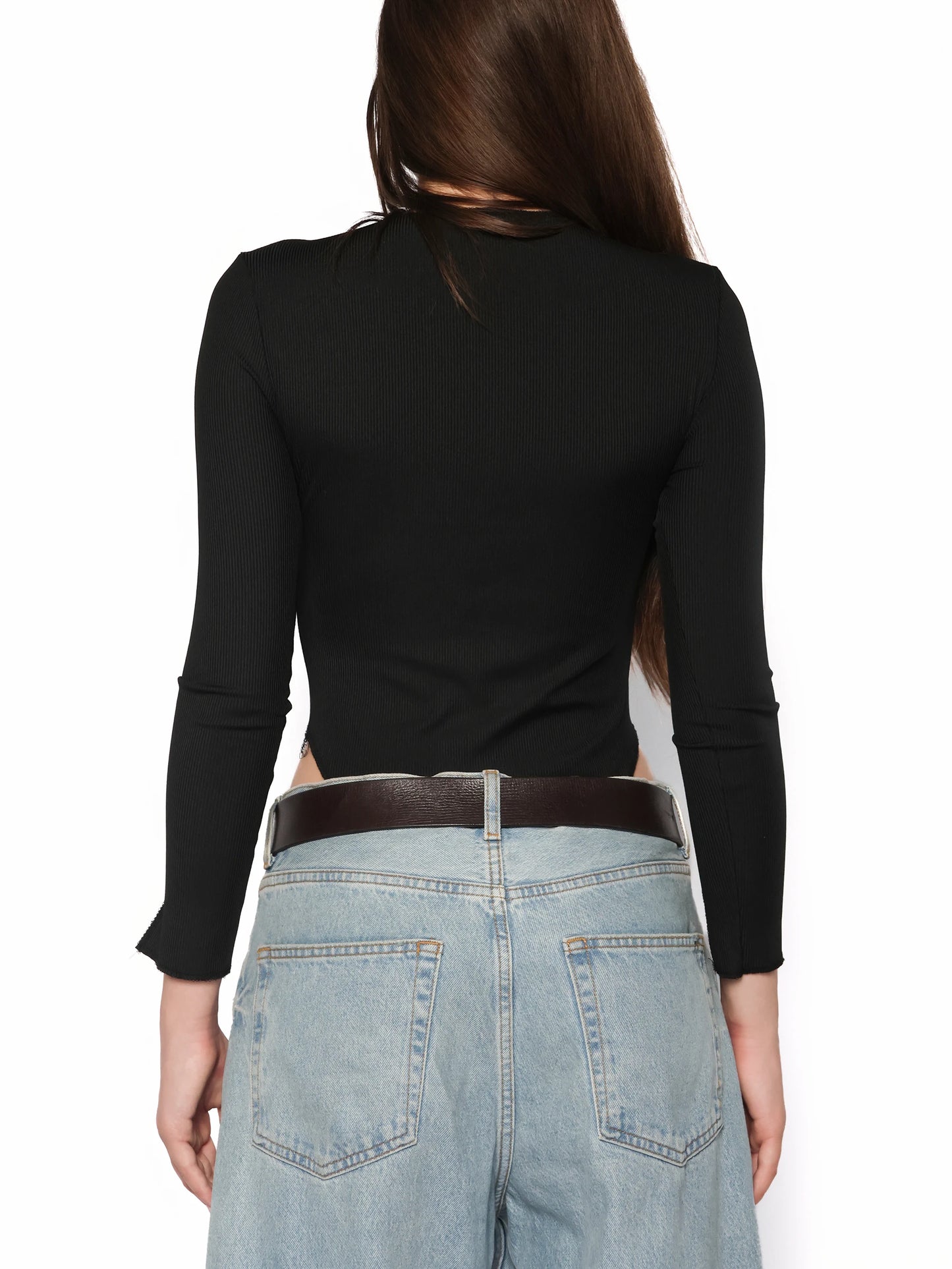 Body cu cusaturi la vedere, Lola