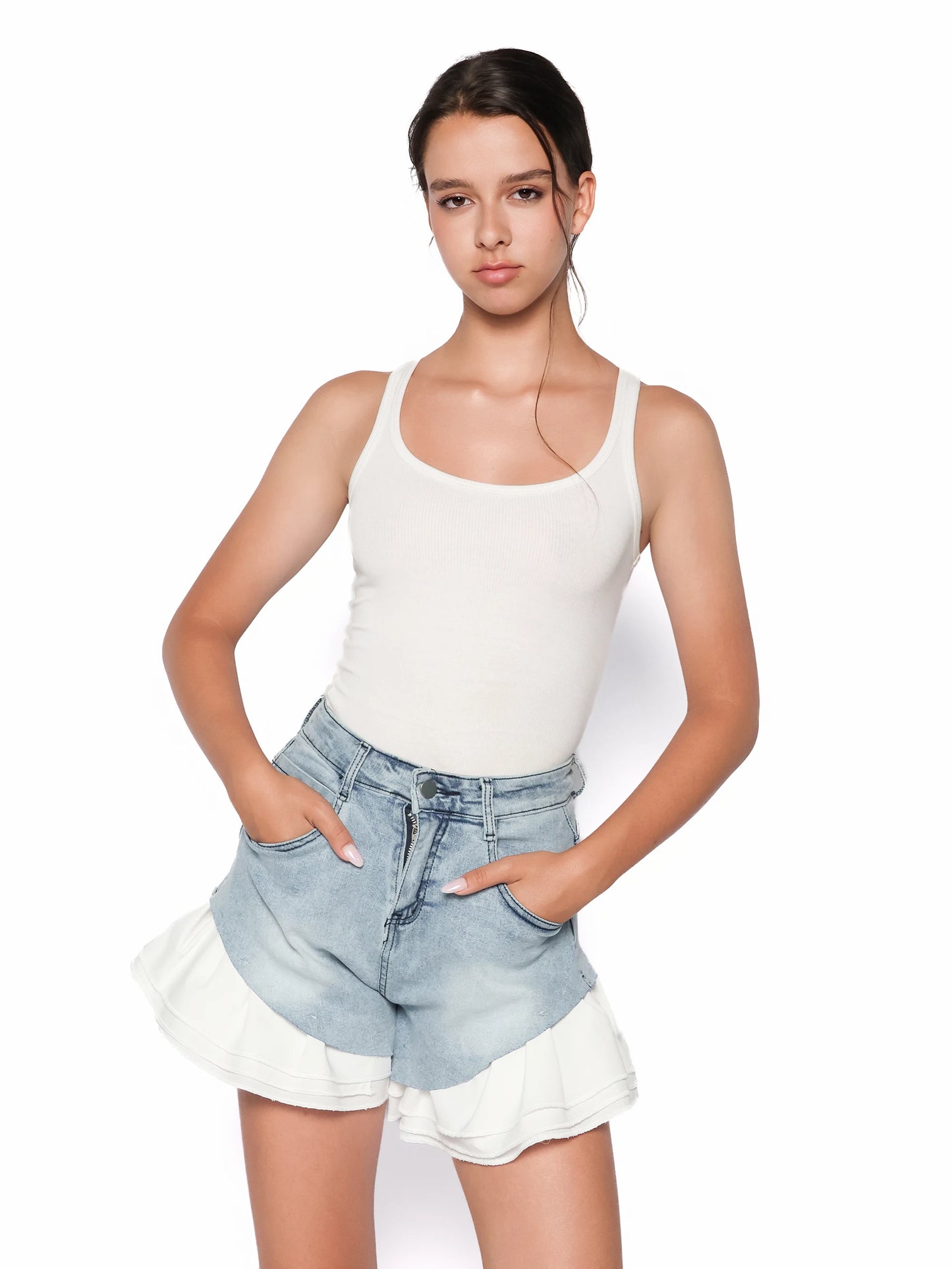 Pantaloni scurti din denim cu volane albe, Dora