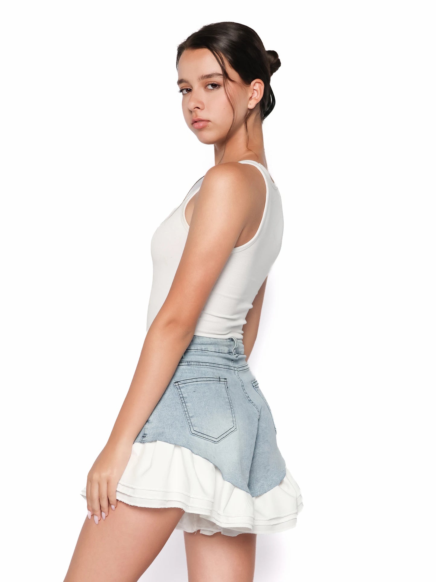 Pantaloni scurti din denim cu volane albe, Dora