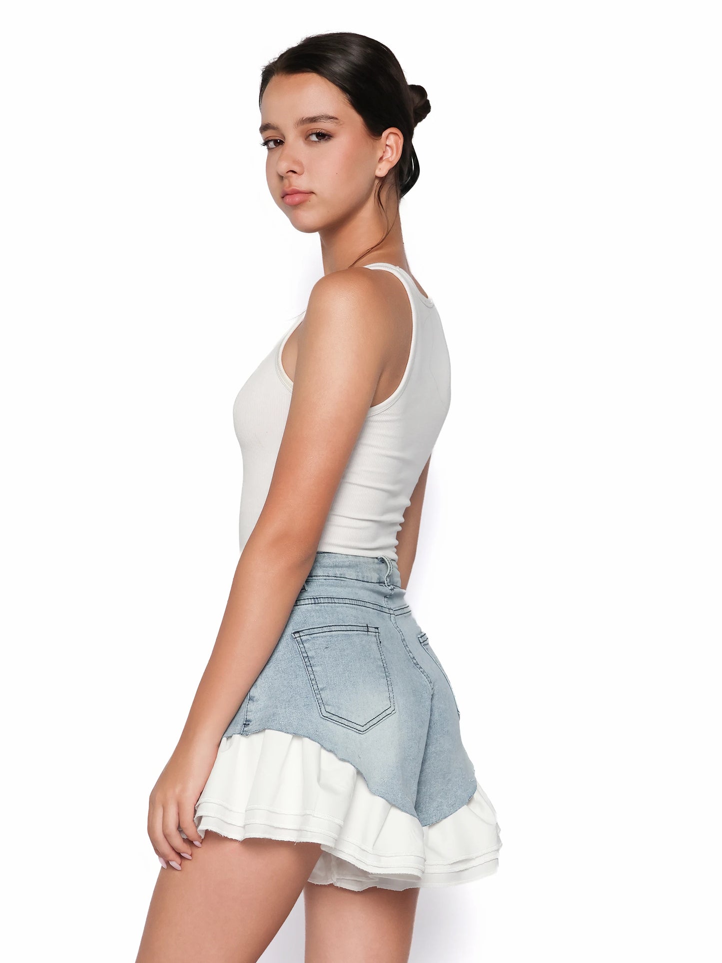 Pantaloni scurti din denim cu volane albe, Dora