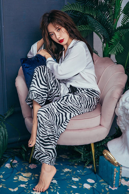 set pijama de satin cu pantaloni si camasa, have to have