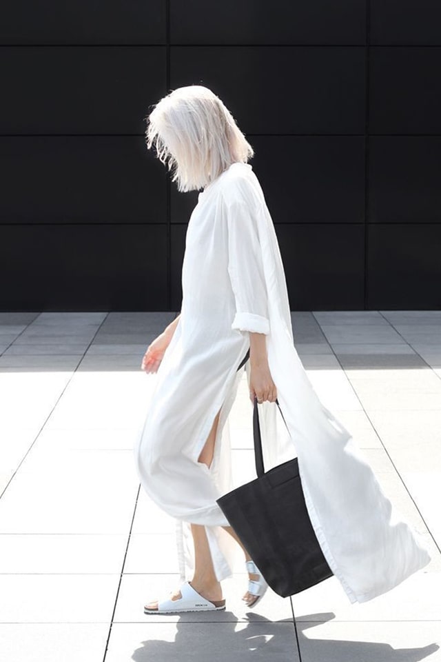 O camasa deosebita, foarte diferita de orice camasa pe care ai purtat-o pana acum. Este dintr-un material fin la atingere si vaporos.   Depinde doar de tine cum alegi sa o porti si sa o accesorizezi. Noi te premiem cu puncte de loialitate daca alegi sa ne trimiti poze in care alegi sa combini acesta camasa in tinutele tale.. have to have