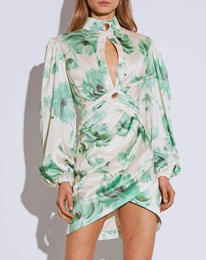 rochie de zi. rochie de eveniment. rochie cu decolteu. rochie verde cu print. rochie satin fin cu maneci bufante